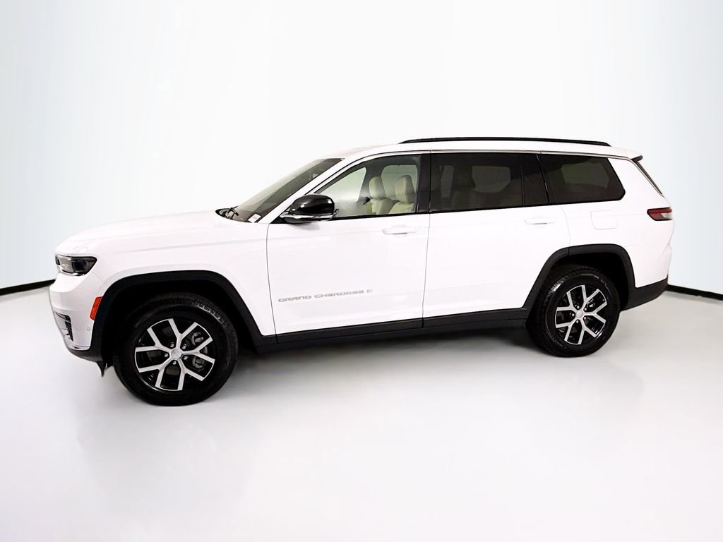 Used 2025 Jeep Grand Cherokee L Limited w/ Luxury Tech Group II AWD/4WD image 8