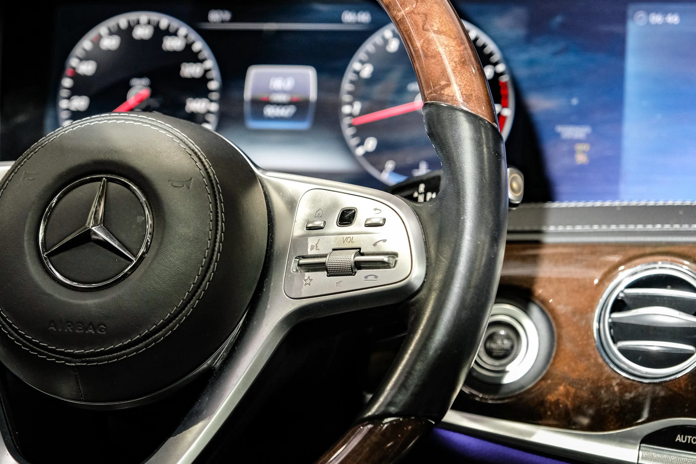 Used 2018 Mercedes-Benz S 560 4MATIC Sedan image 16