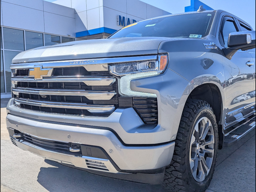 Used 2024 Chevrolet Silverado 1500 High Country w/ Technology Package AWD/4WD image 13
