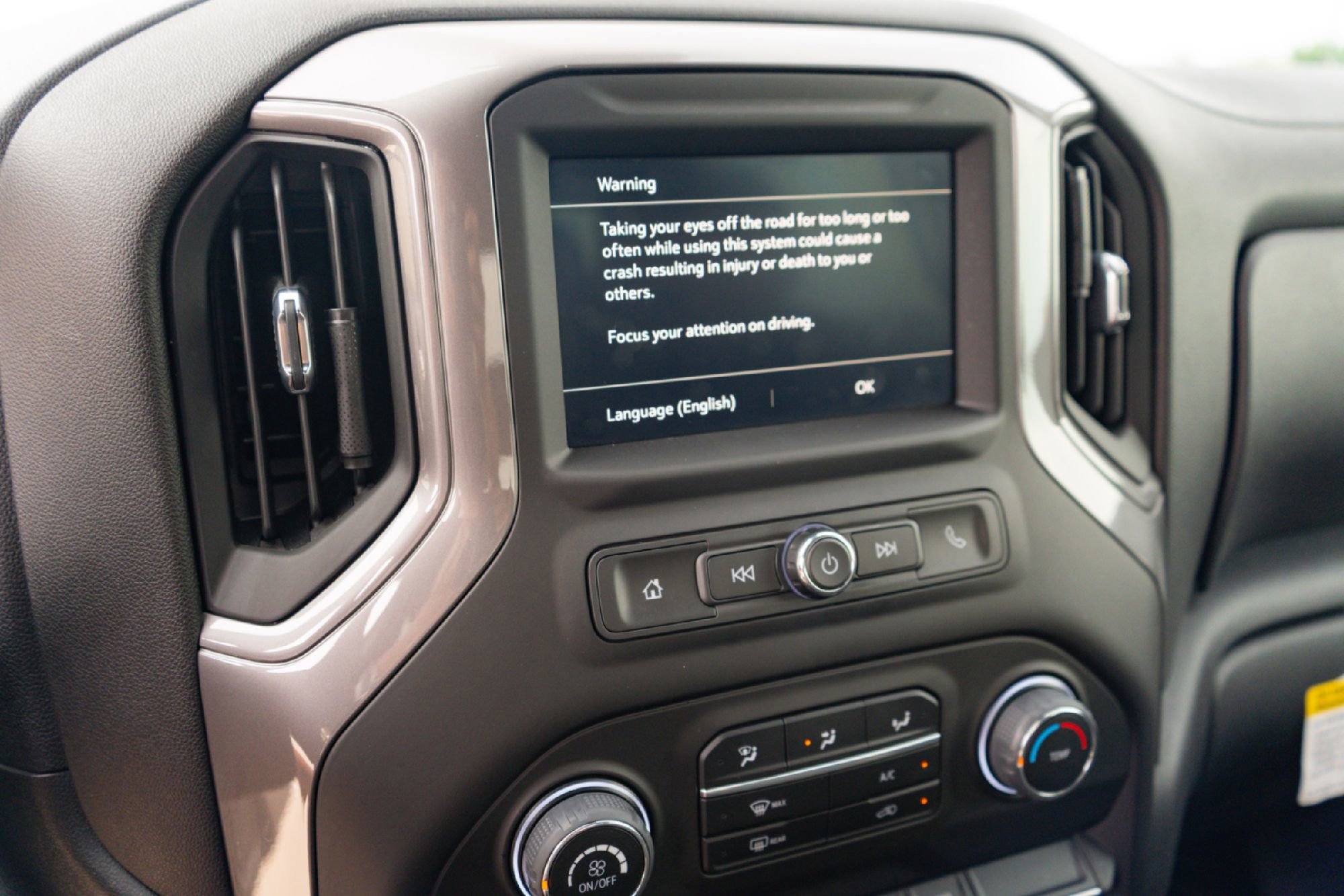 Used 2022 Chevrolet Silverado 1500 Custom image 17