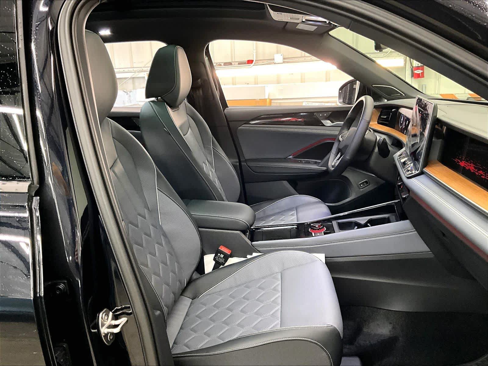New 2026 Volkswagen Tiguan SEL R-Line AWD/4WD image 12