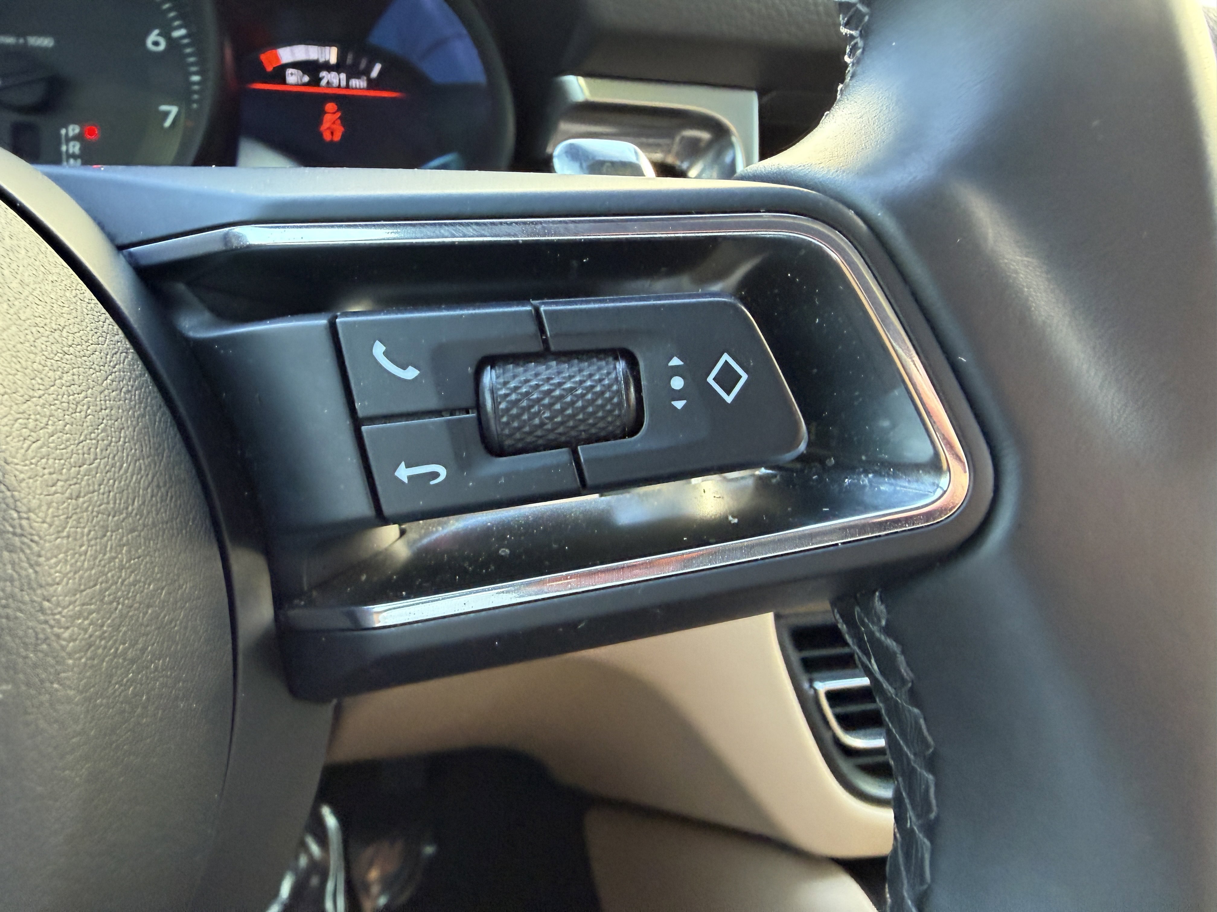 Certified 2022 Porsche Macan image 36