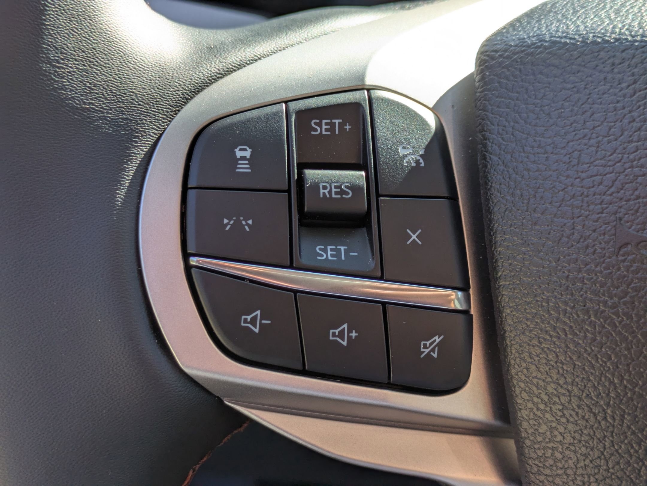 Certified 2025 Ford Explorer Active image 17