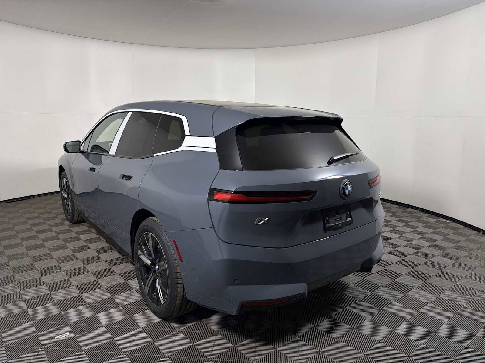 New 2026 BMW iX xDrive45 w/ Premium Package image 3