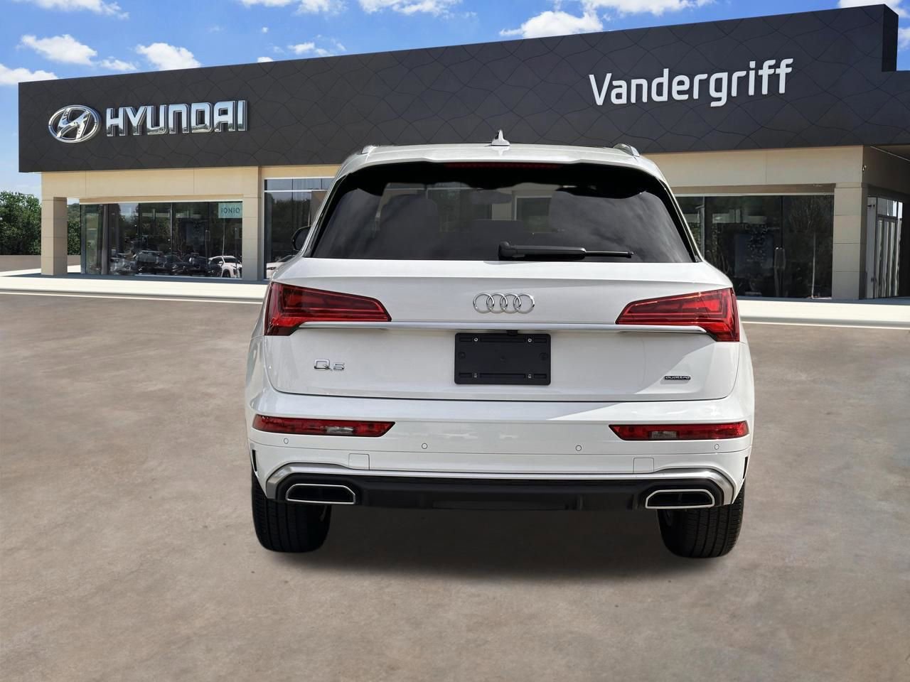 Used 2023 Audi Q5 2.0T Premium w/ Convenience Package image 11