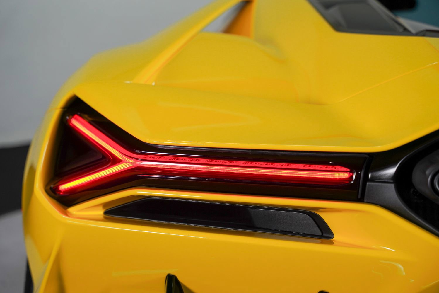 Used 2024 Lamborghini Revuelto AWD/4WD image 21