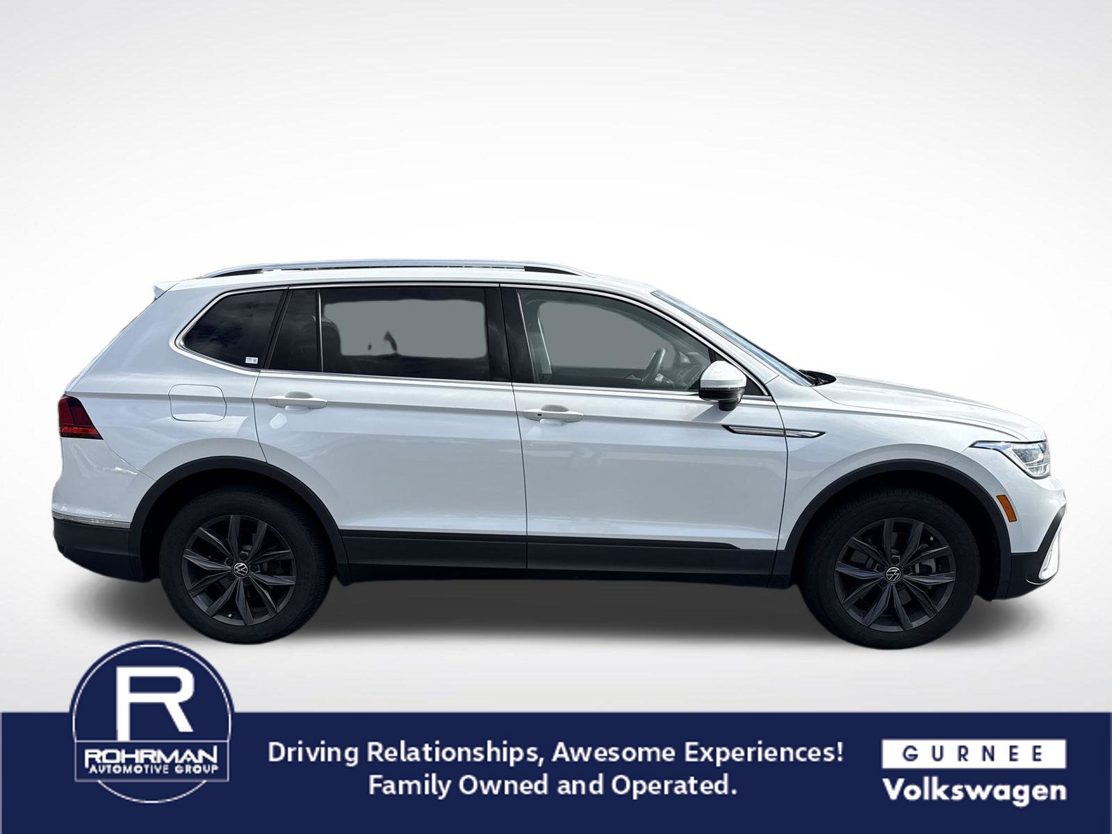 Used 2023 Volkswagen Tiguan SE w/ Panoramic Sunroof Package AWD/4WD image 11