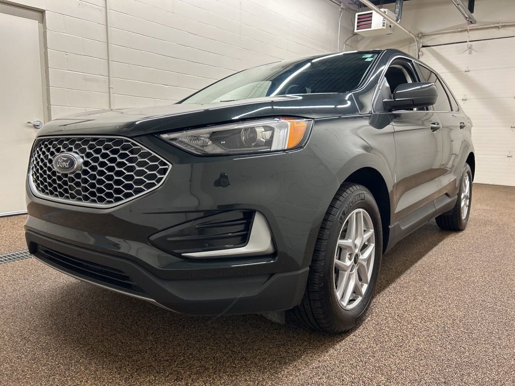 Used 2023 Ford Edge SEL image 5