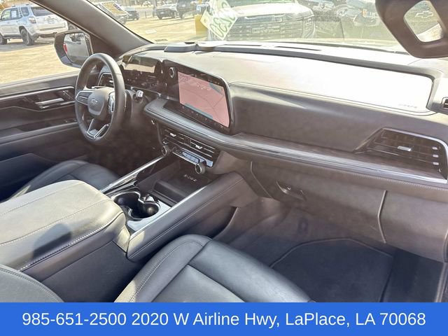 Used 2025 Chevrolet Suburban Z71 image 32