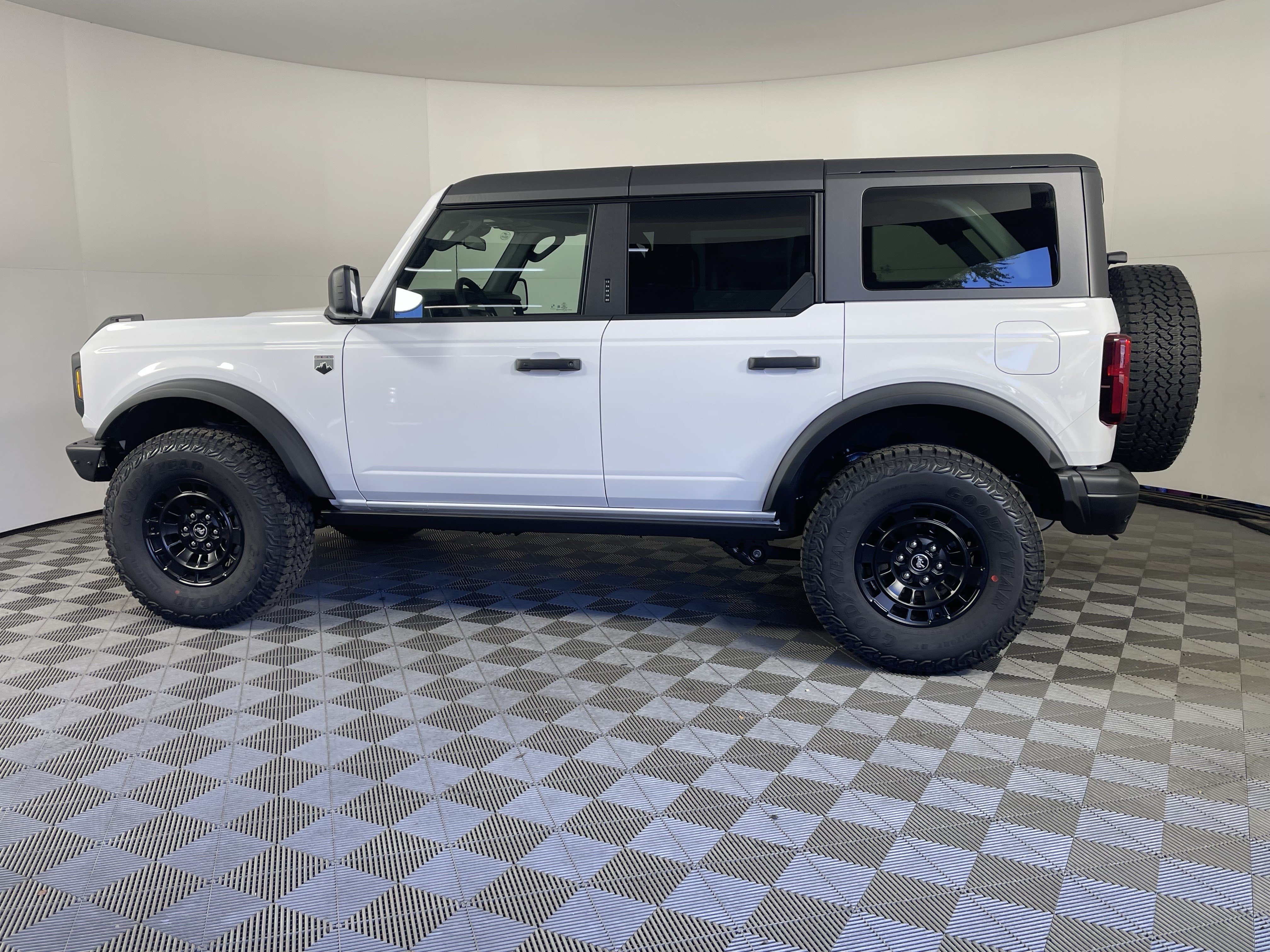 New 2026 Ford Bronco Big Bend w/ Black Diamond Package AWD/4WD image 2