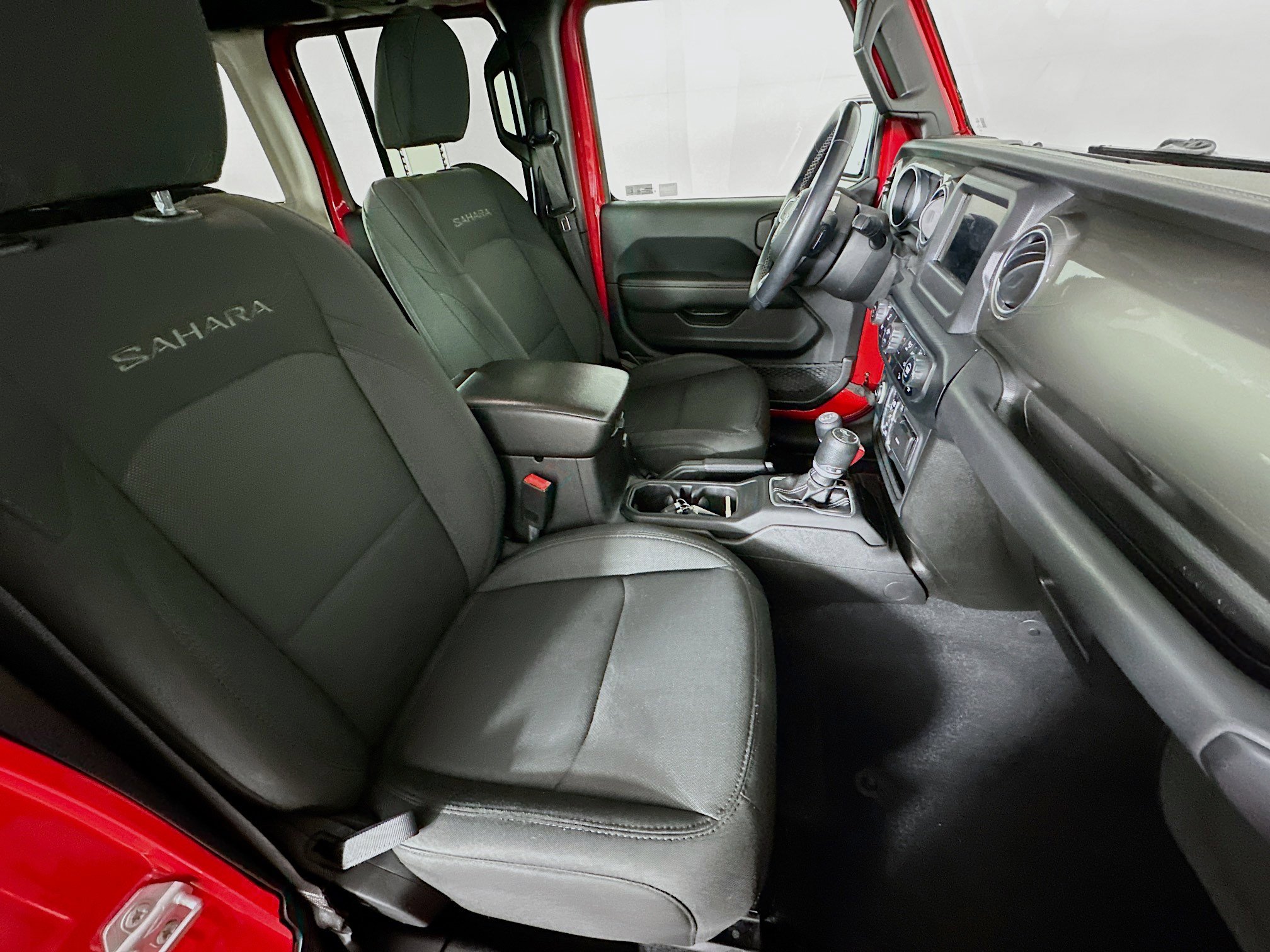 Used 2019 Jeep Wrangler Unlimited Sahara w/ LED Lighting Group image 29