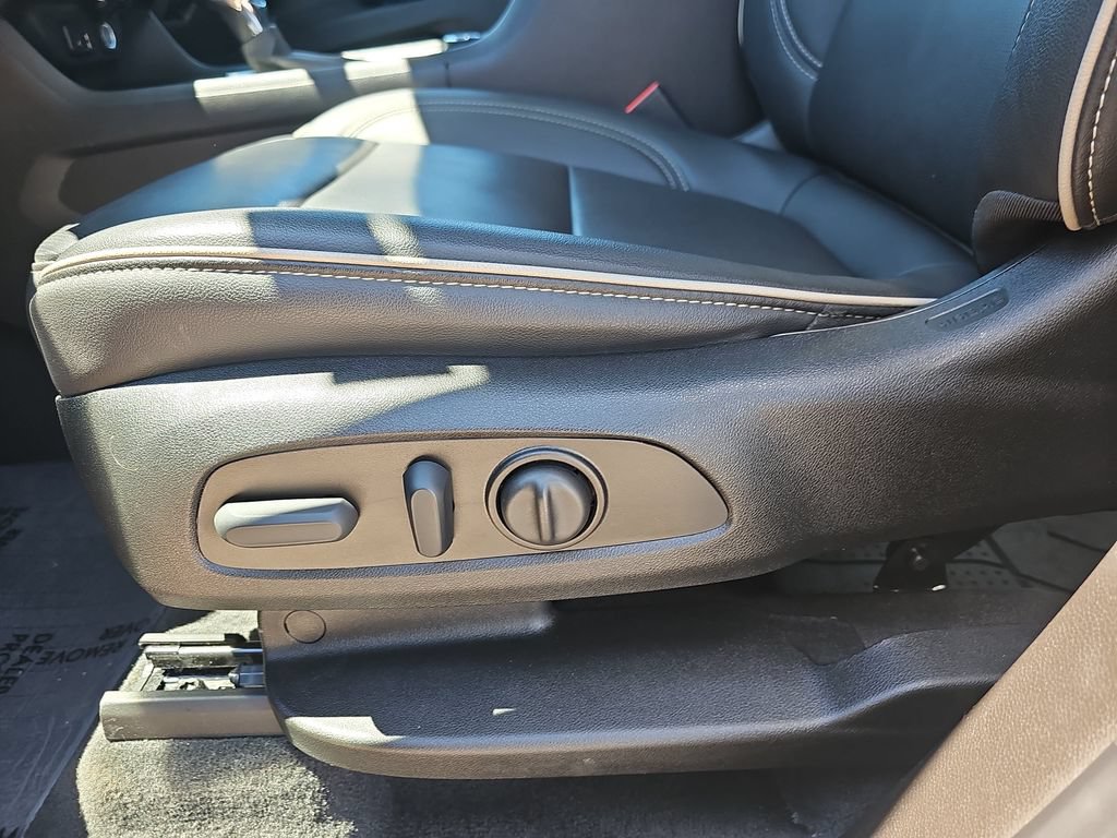 Certified 2023 Chevrolet Traverse Premier w/ LPO, Floor Liner Package AWD/4WD image 36