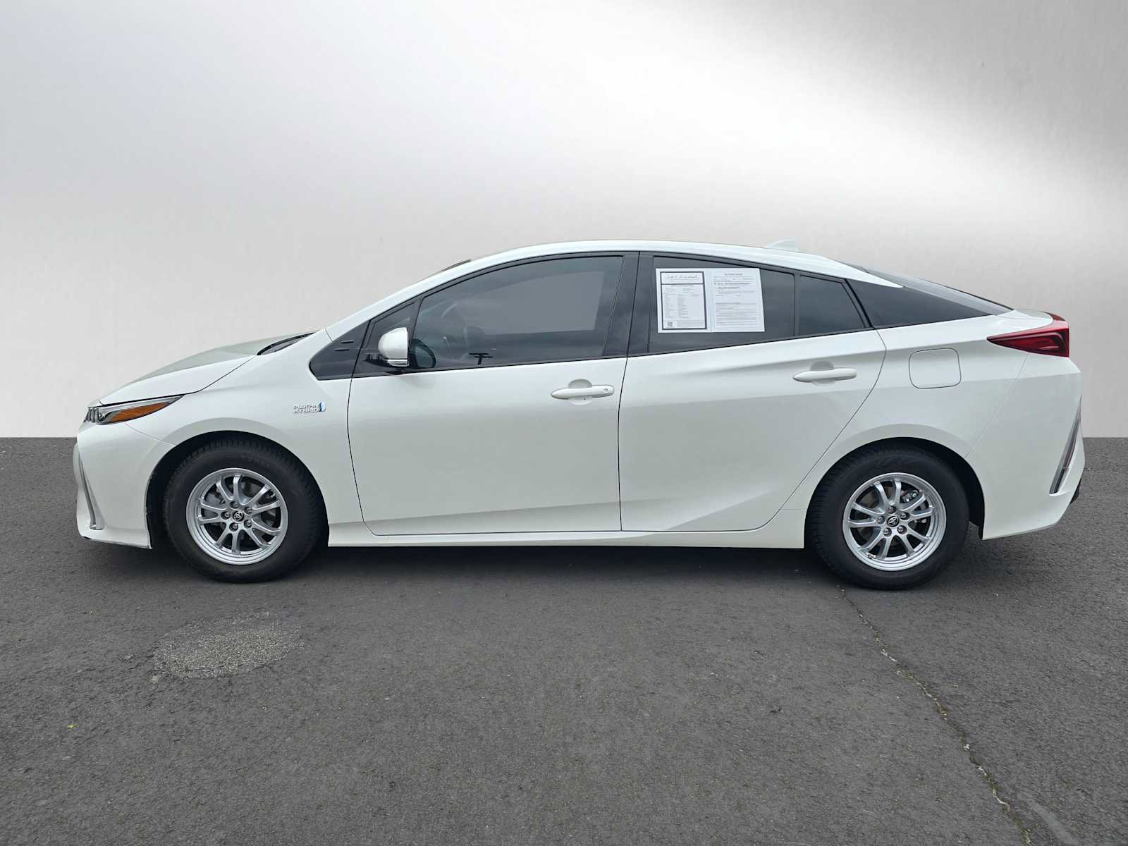 Used 2019 Toyota Prius Prime Premium FWD image 6