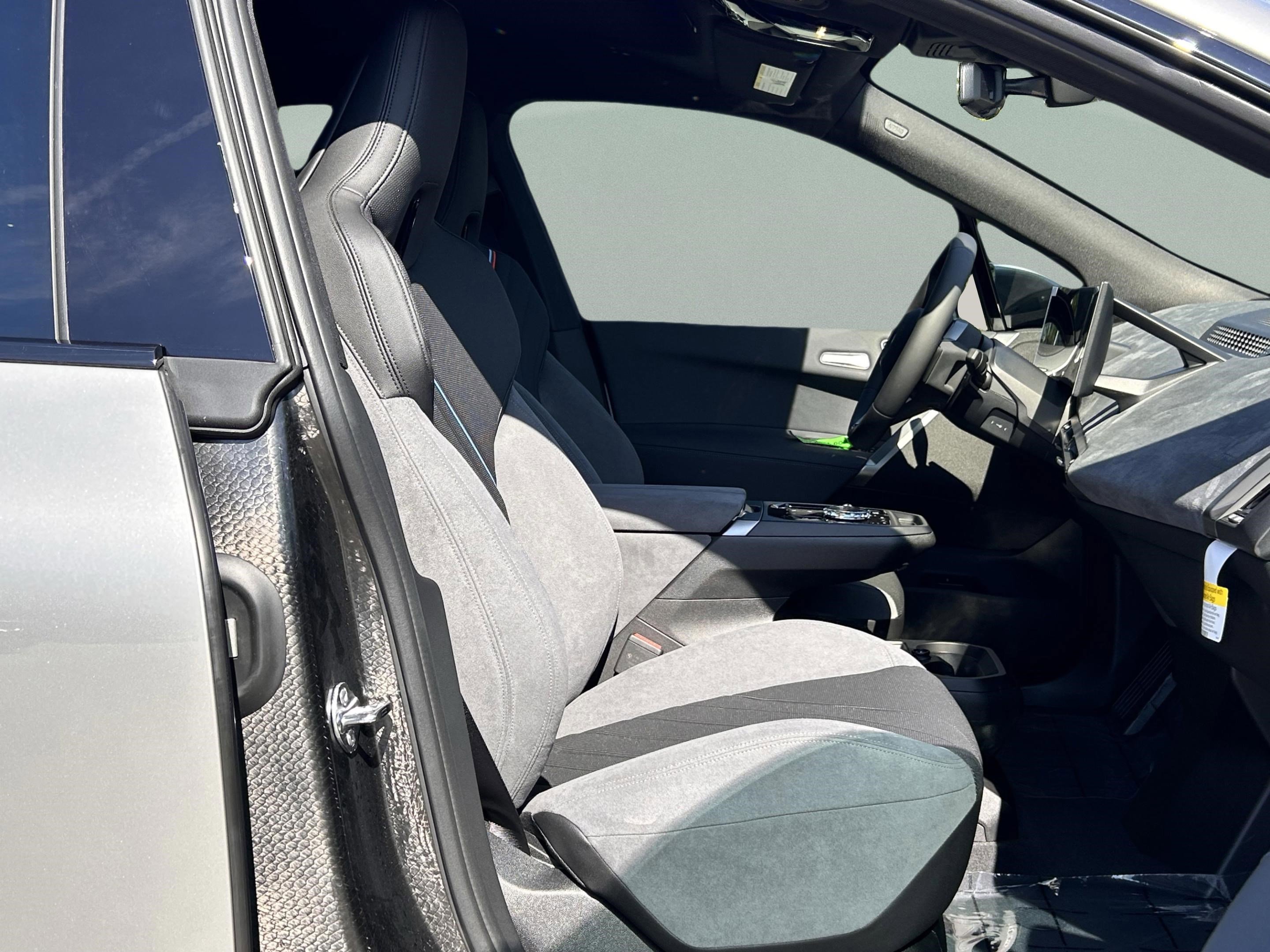 Used 2026 BMW iX xDrive60 w/ M Sport Package image 31