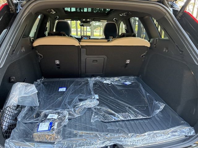 New 2026 Volvo XC60 T8 Plus w/ Protection Package Premier AWD/4WD image 18