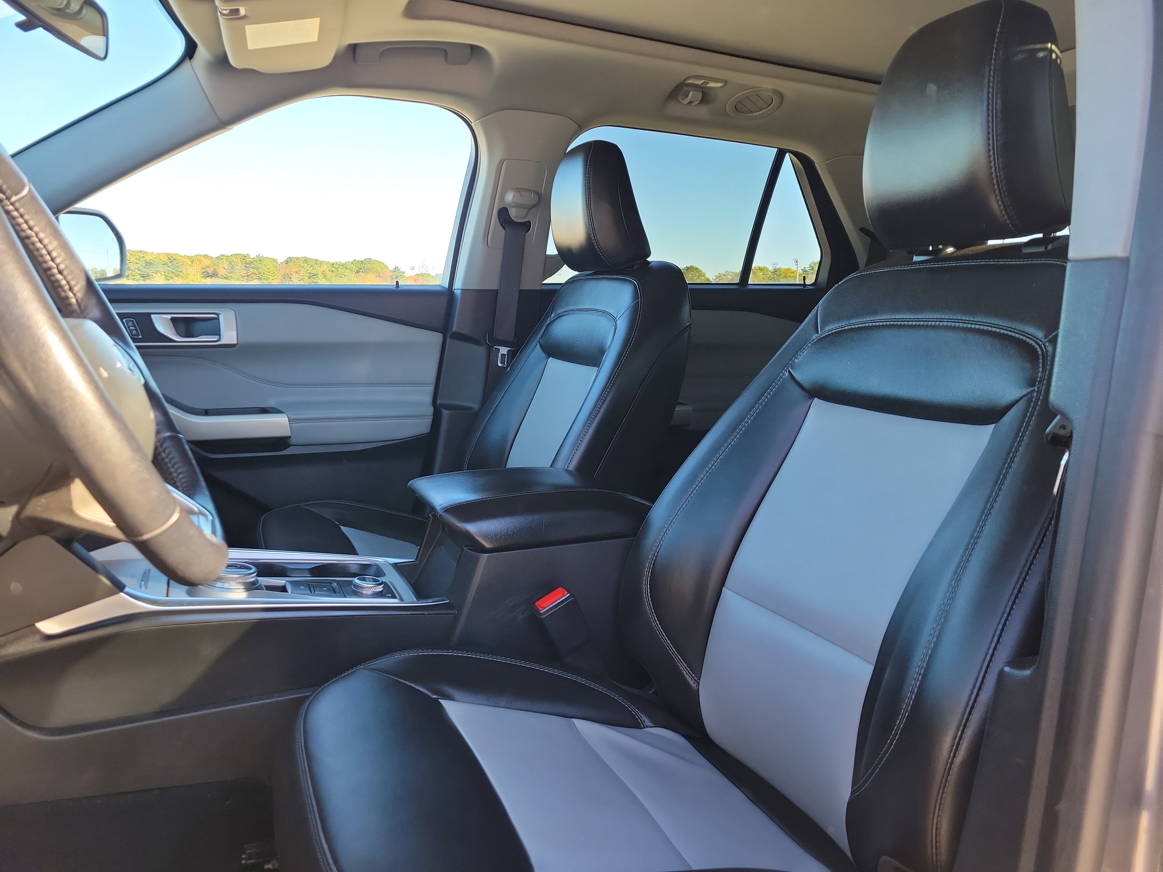 Used 2022 Ford Explorer XLT w/ Equipment Group 202A image 14