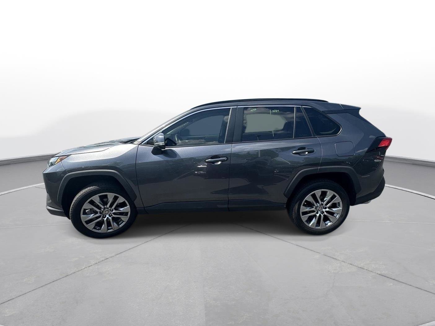 Certified 2022 Toyota RAV4 XLE Premium FWD image 9