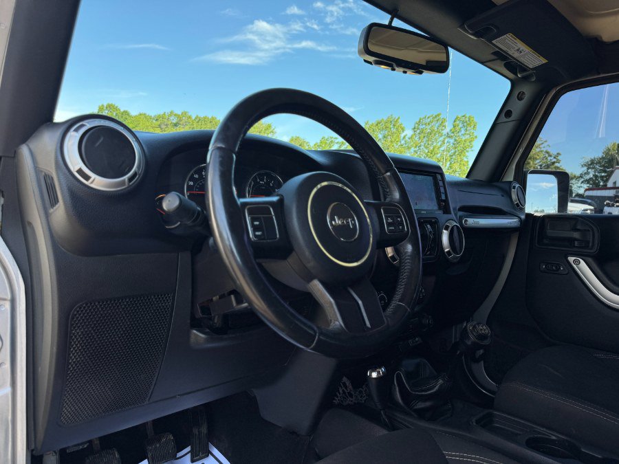 Used 2016 Jeep Wrangler Unlimited Sahara AWD/4WD image 14