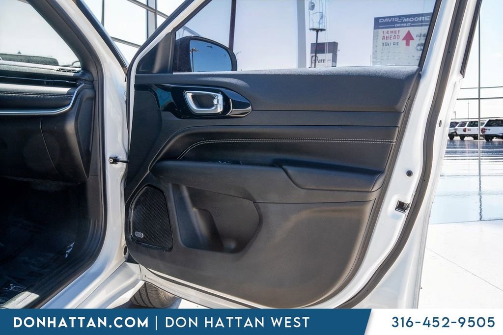 Used 2022 Jeep Compass High Altitude AWD/4WD image 22