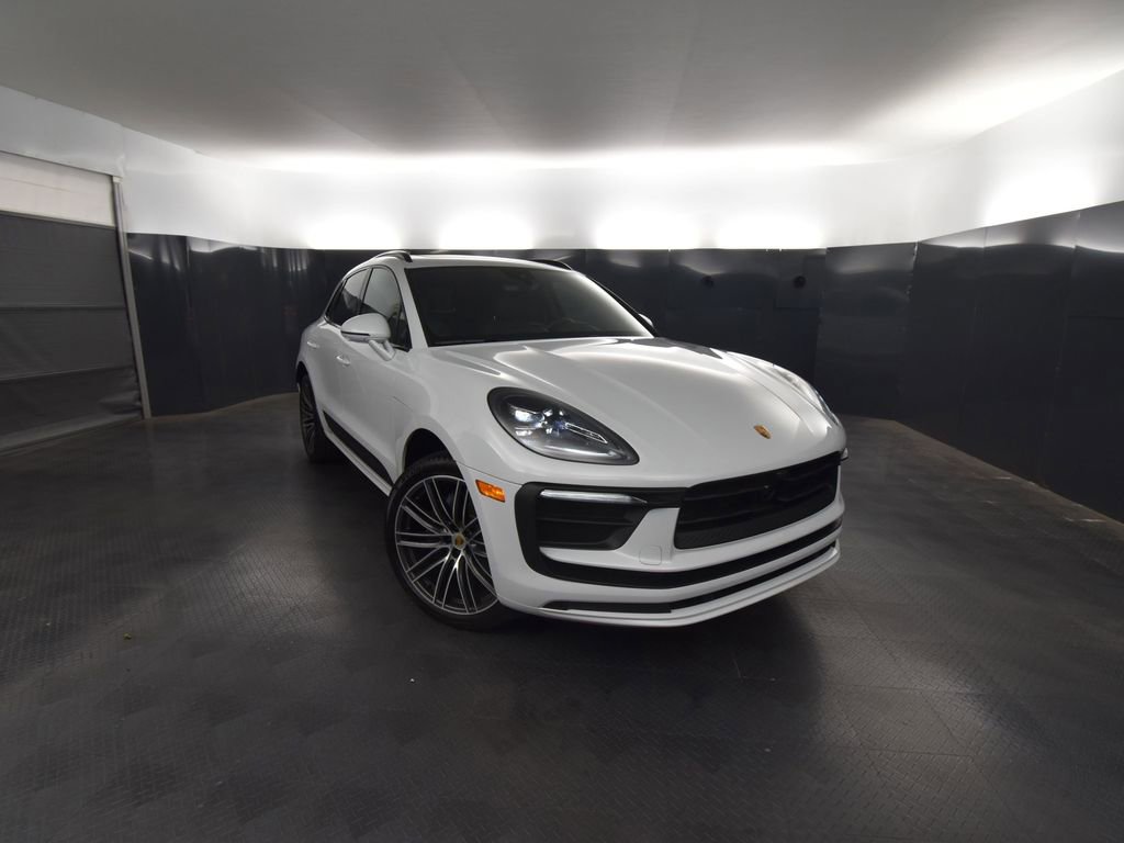 Used 2025 Porsche Macan image 9