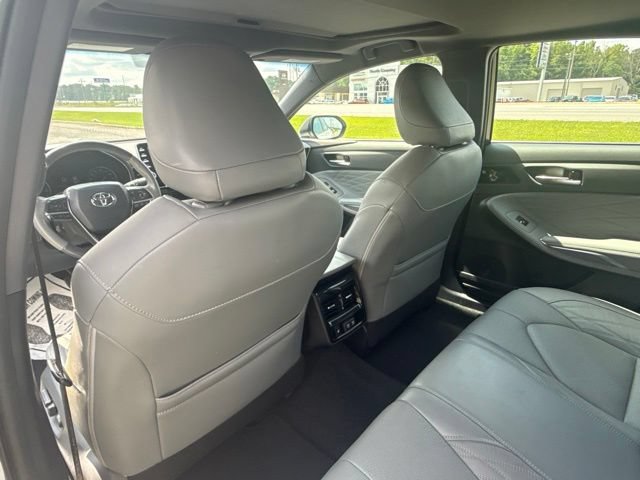 Used 2019 Toyota Avalon Limited FWD image 25