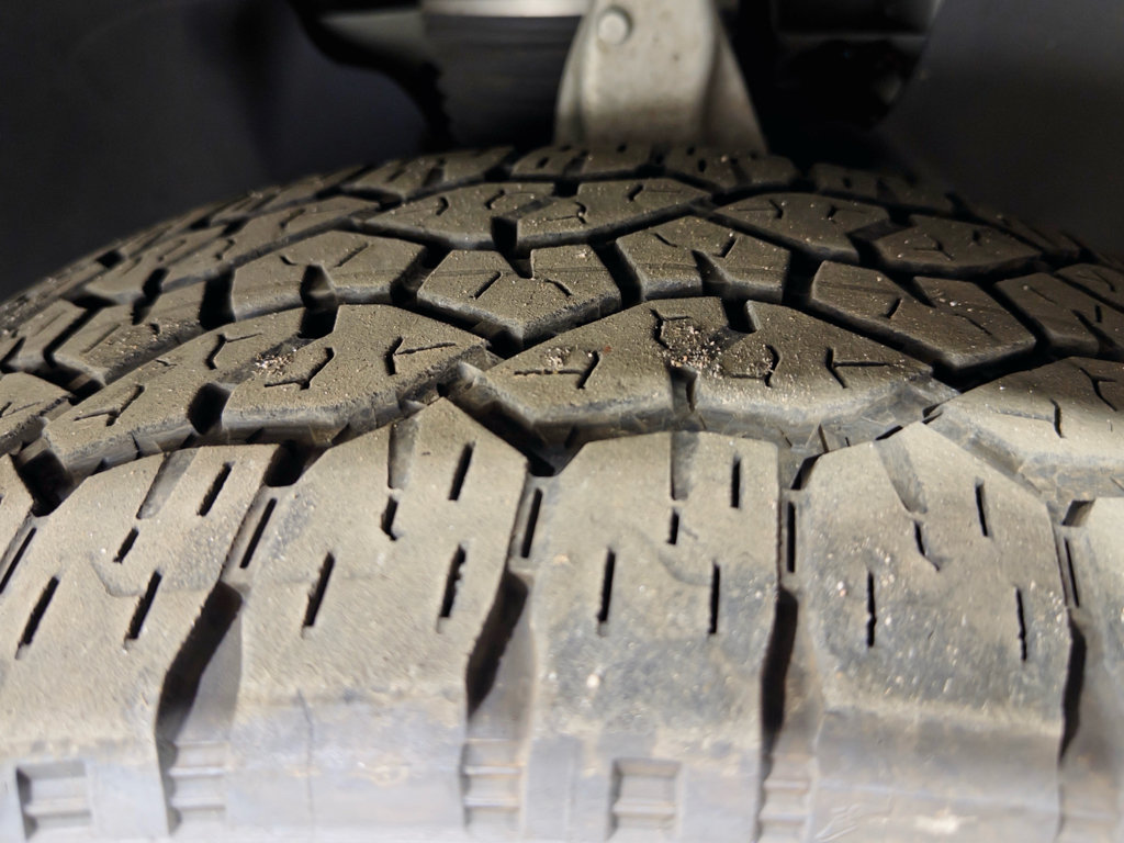 Used 2025 Rivian R1S Adventure AWD/4WD image 38
