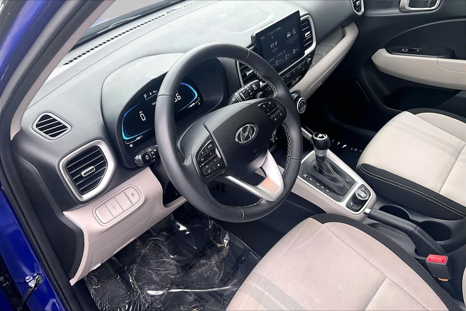 Used 2026 Hyundai Venue SEL FWD image 18