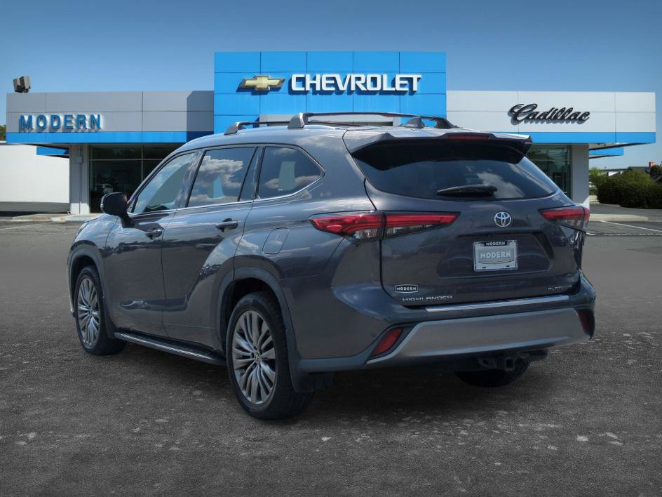 Used 2021 Toyota Highlander Platinum FWD image 3