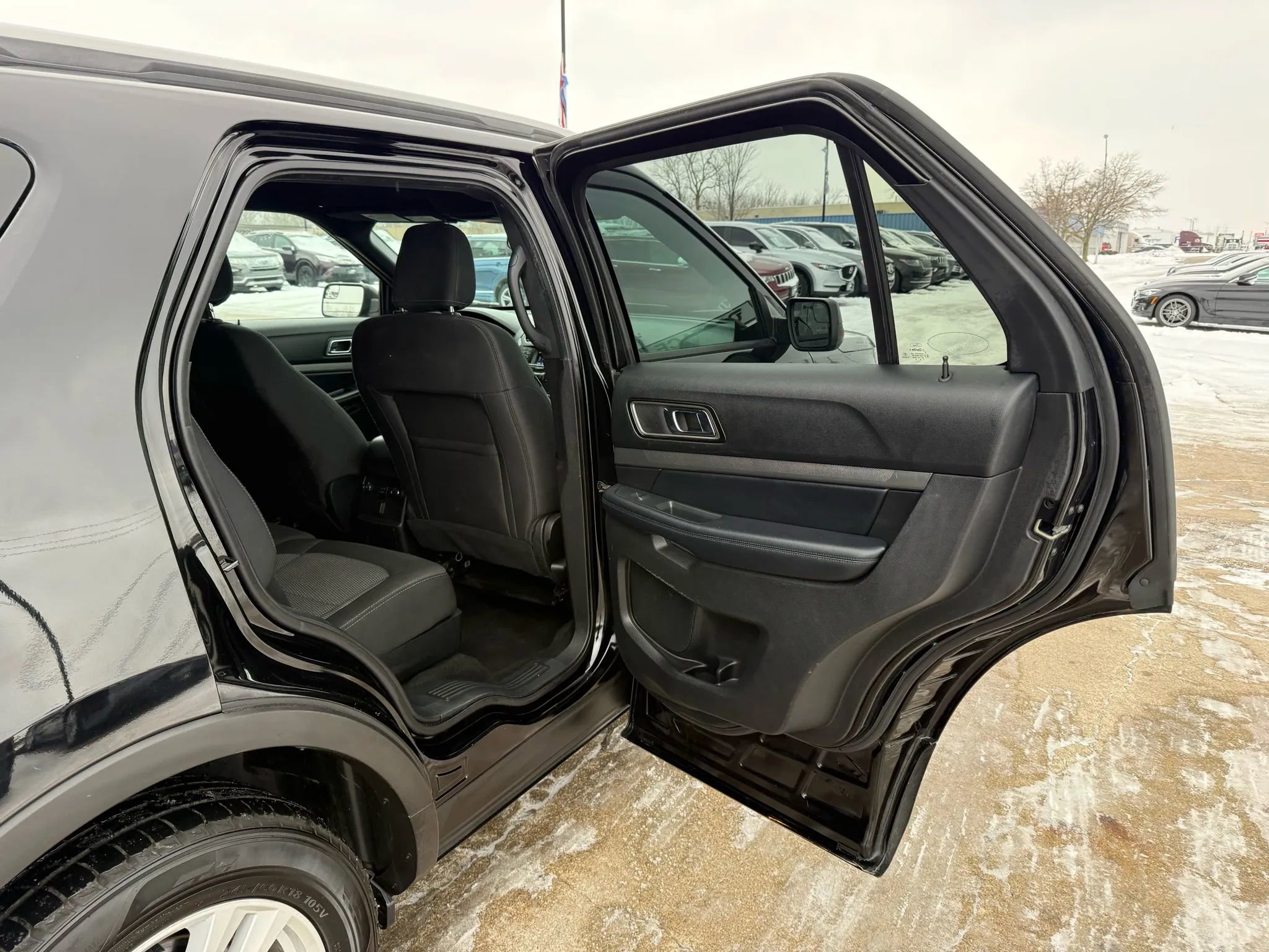 Used 2018 Ford Explorer XLT image 23