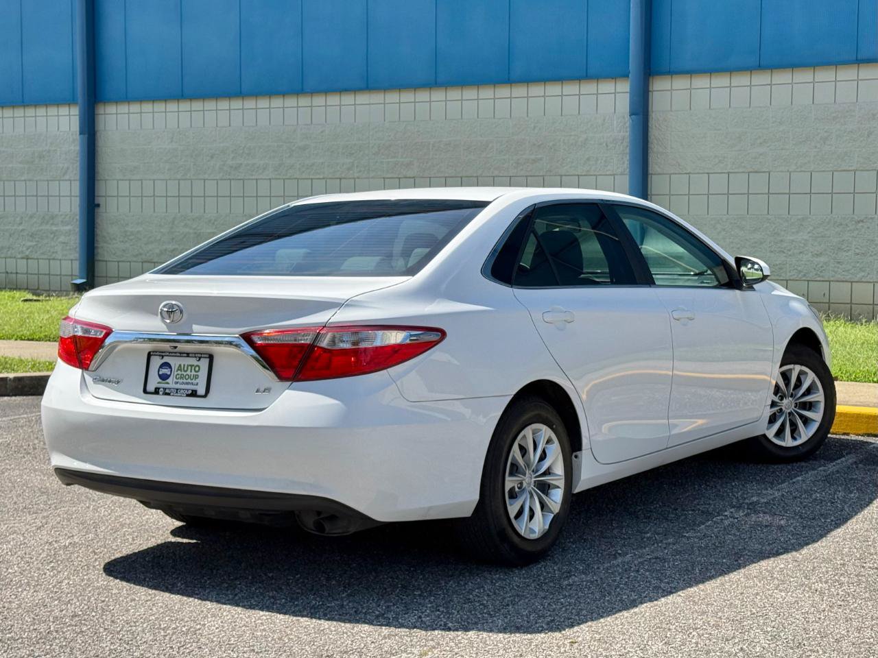 Used 2017 Toyota Camry LE FWD image 5