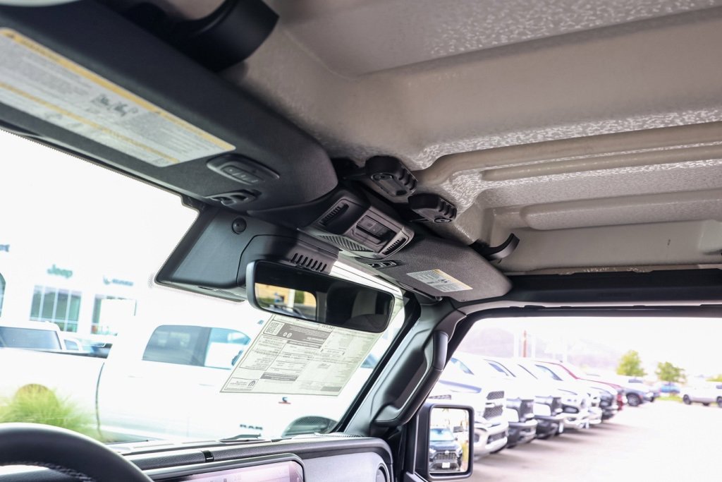 New 2025 Jeep Gladiator Willys image 13