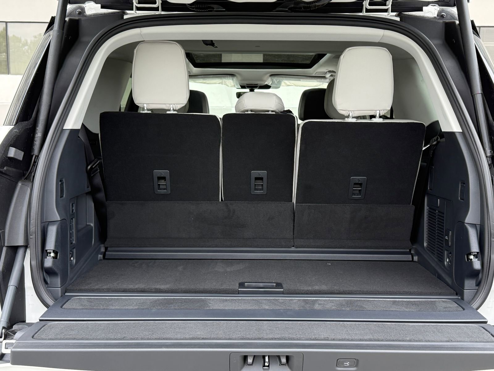 New 2026 Lincoln Navigator Reserve AWD/4WD image 16