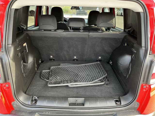 Used 2019 Jeep Renegade Latitude w/ Cold Weather Group image 22