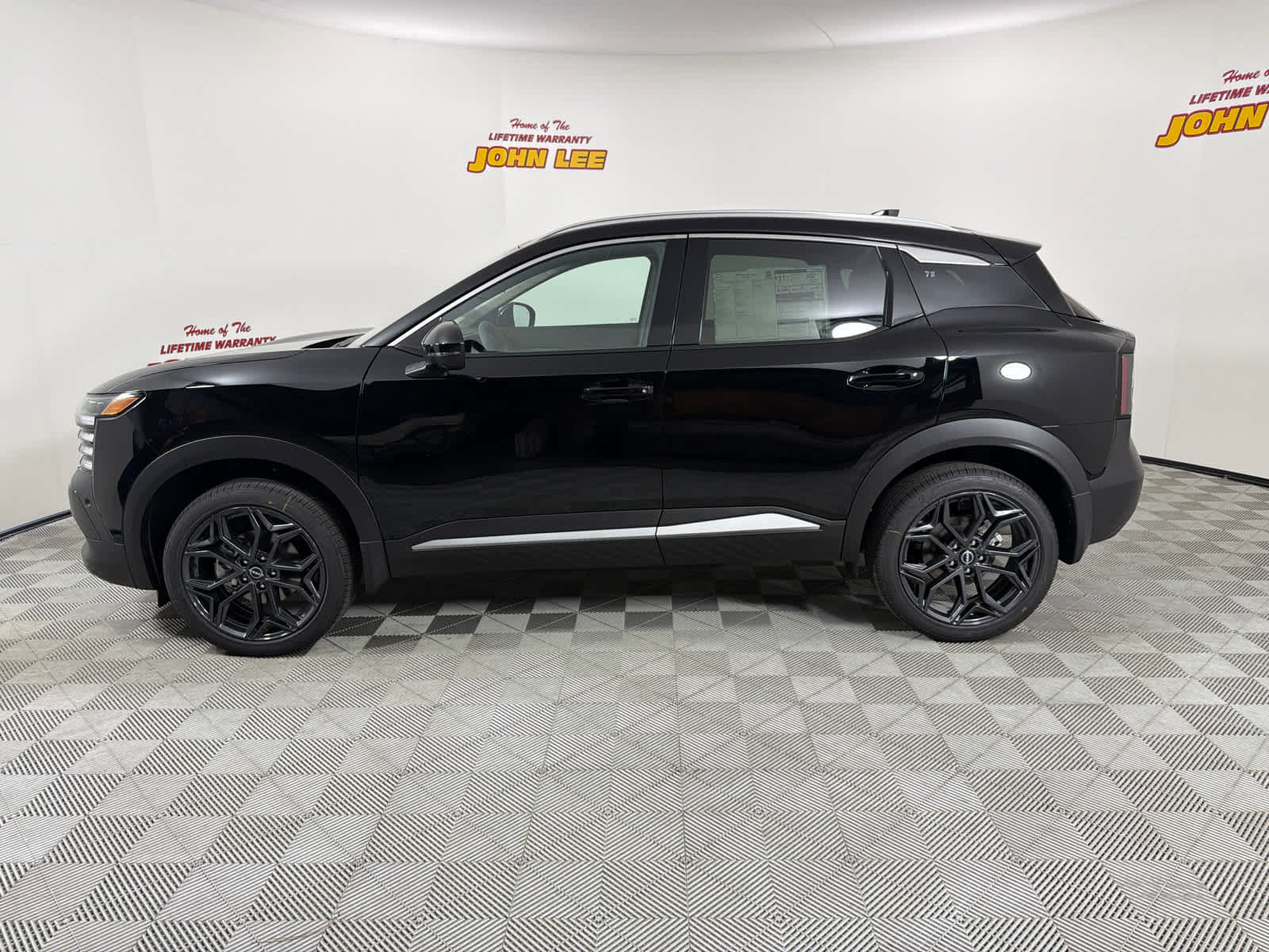 New 2026 Nissan Kicks SR FWD image 2