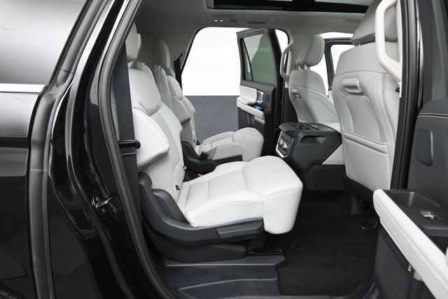 Certified 2025 Ford Expedition Max Platinum w/ Driver's Package AWD/4WD image 25