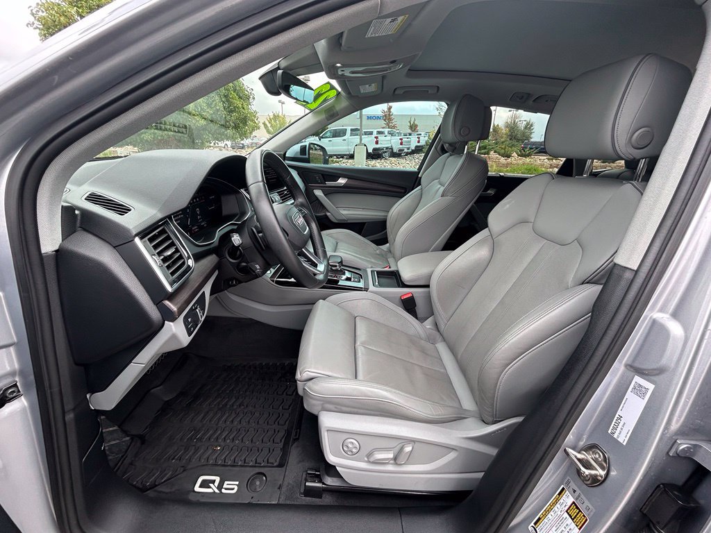 Used 2022 Audi Q5 2.0T Premium Plus w/ Premium Plus Package AWD/4WD image 13