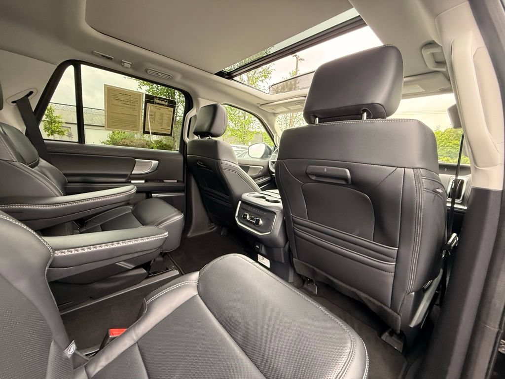 Used 2025 Ford Expedition Platinum AWD/4WD image 40