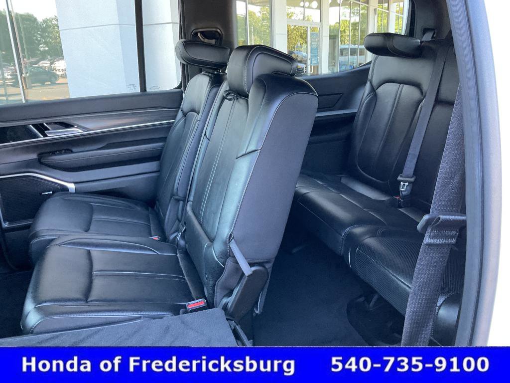Used 2024 Jeep Wagoneer Series II w/ Flexible Seating Group AWD/4WD image 25