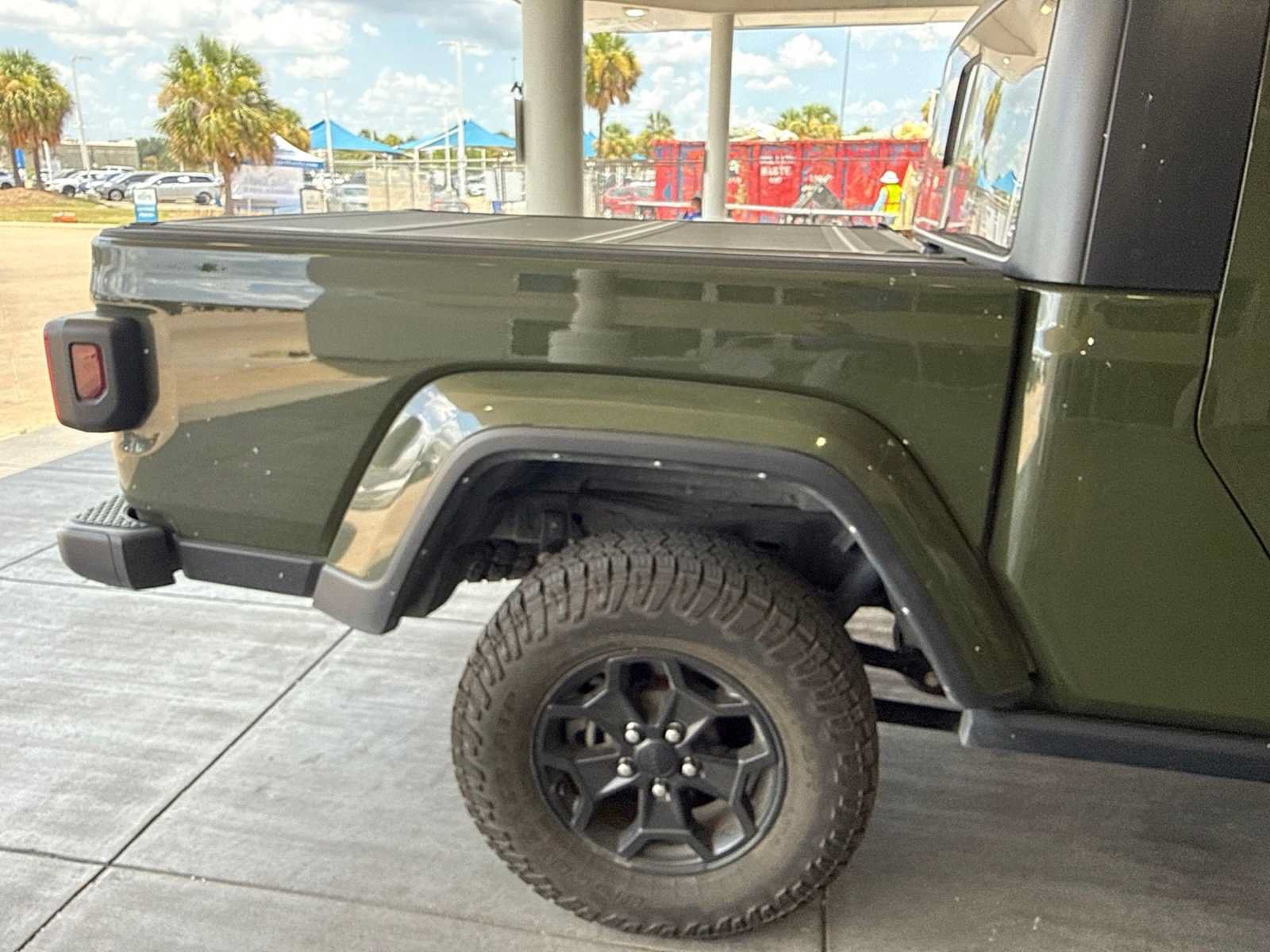Used 2023 Jeep Gladiator Sport AWD/4WD image 11