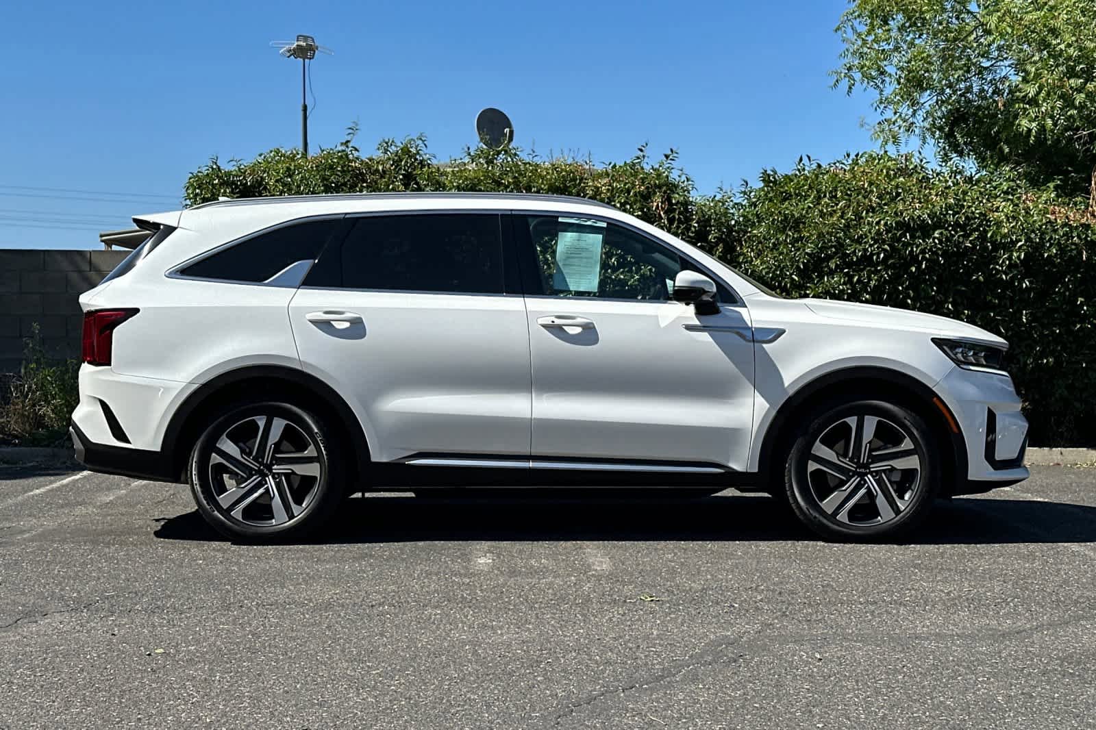 Used 2023 Kia Sorento SX Prestige w/ Panoramic Sunroof Package AWD/4WD image 2