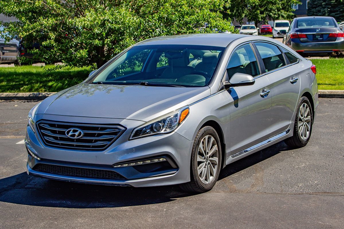 Used 2016 Hyundai Sonata Sport w/ Option Group 02 FWD image 3