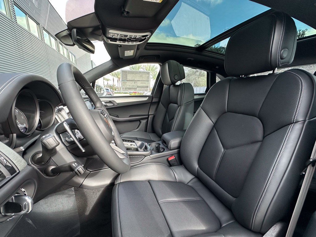 Certified 2026 Porsche Macan S AWD/4WD image 5