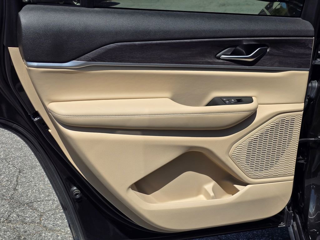 Used 2023 Jeep Grand Cherokee L Limited AWD/4WD image 47