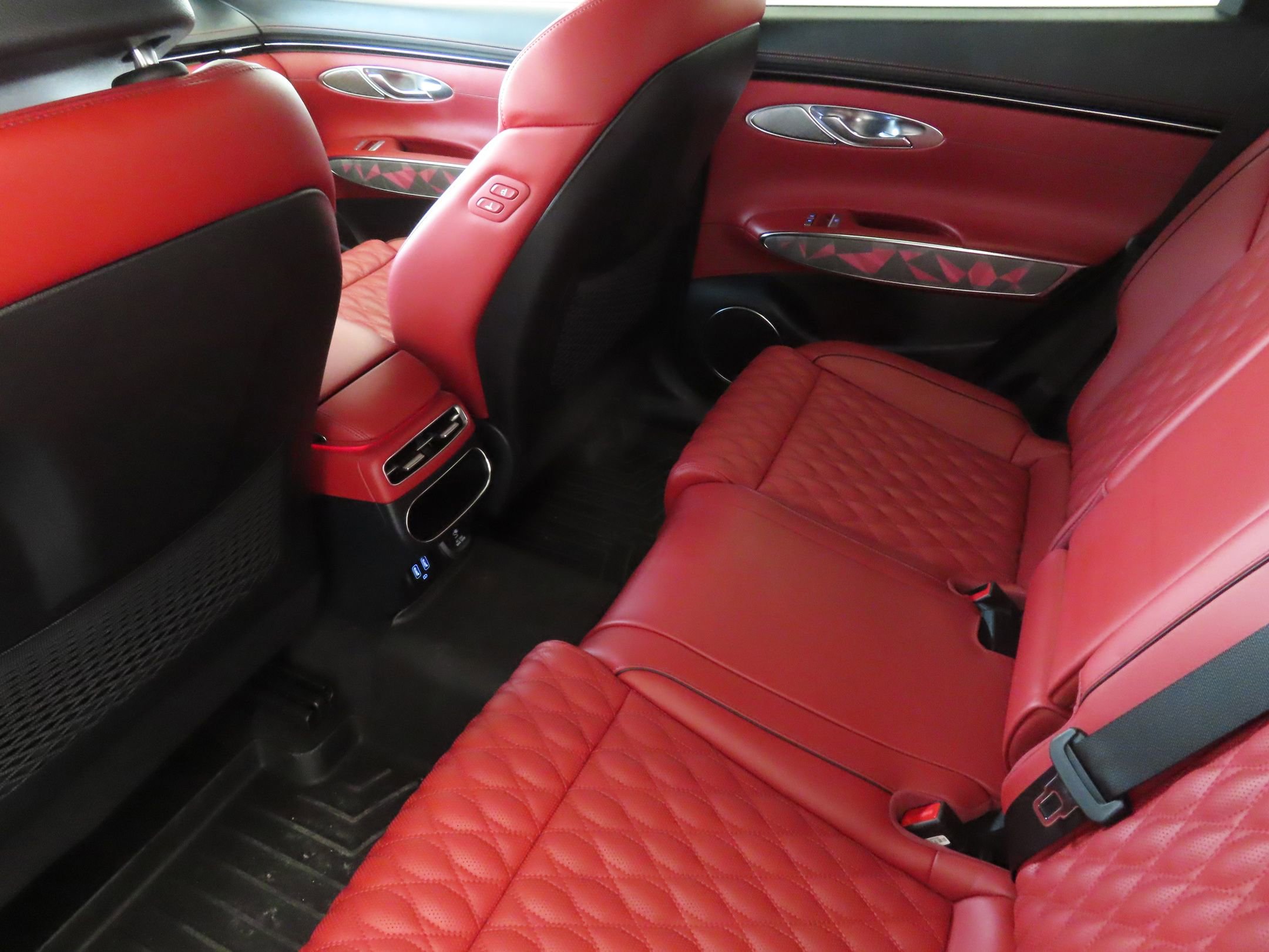 Used 2024 Genesis GV70 3.5T Sport w/ Sport Advanced Package image 26