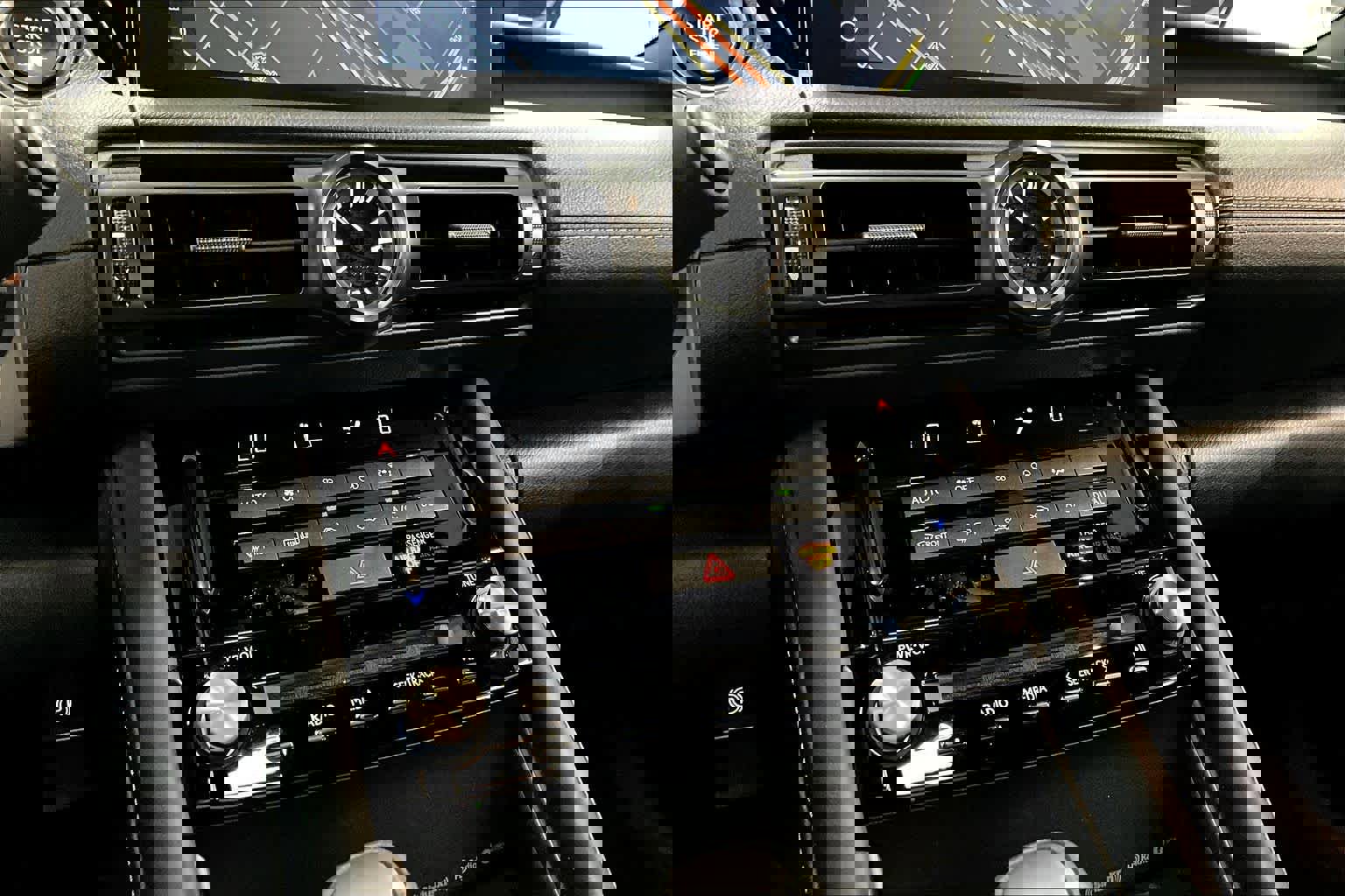 Used 2025 Lexus IS 350 F Sport w/ Navigation Package image 33