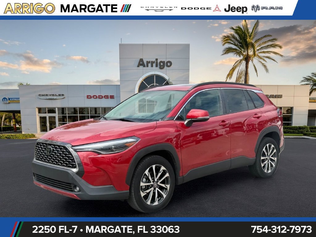 Used 2023 Toyota Corolla Cross XLE w/ Convenience Package FWD image 3