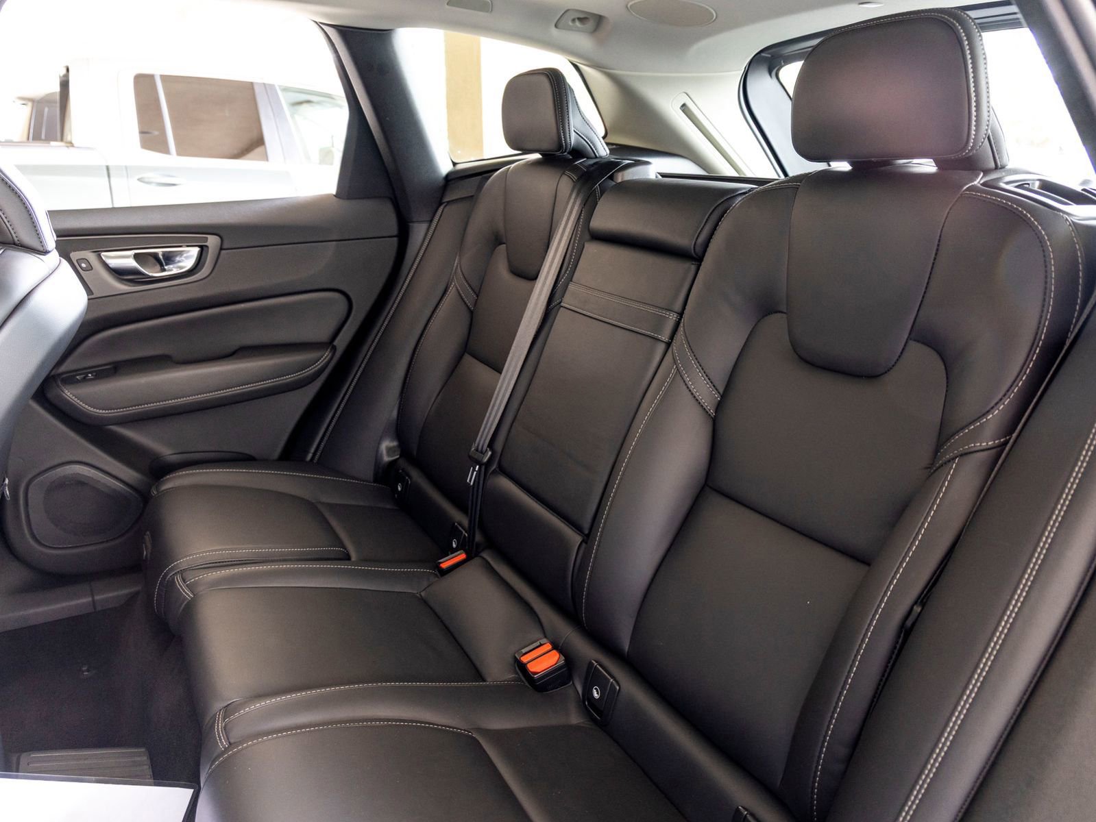 Used 2022 Volvo XC60 T8 Inscription w/ Advanced Package image 21