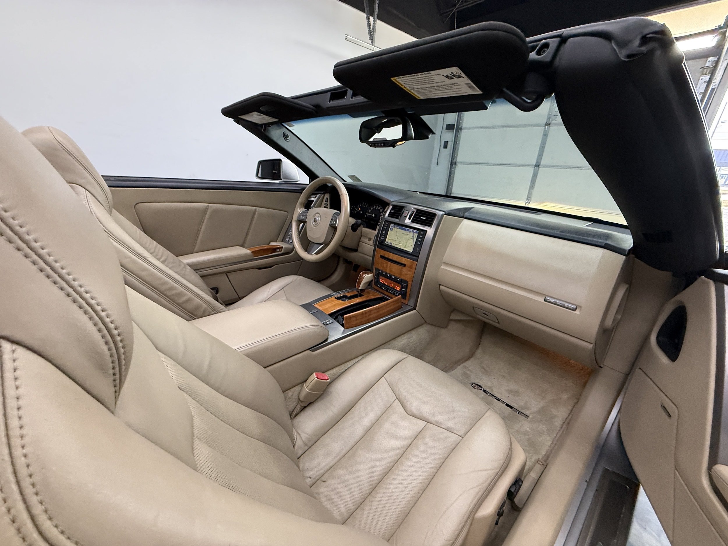 Used 2008 Cadillac XLR RWD image 16