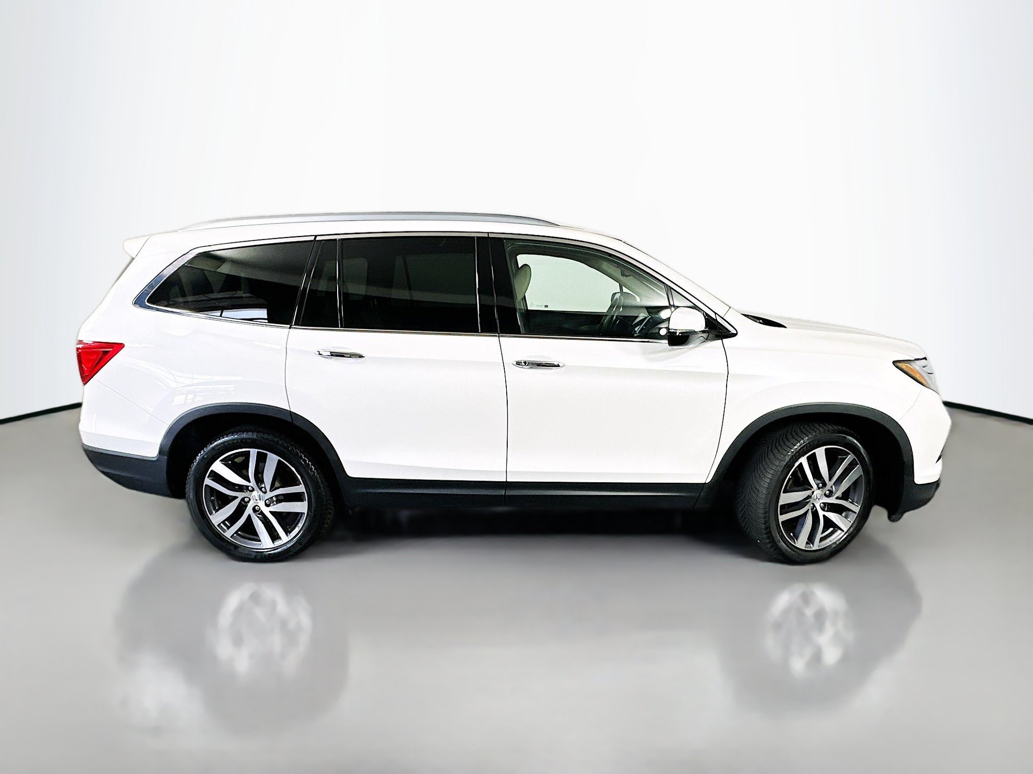 Used 2016 Honda Pilot Elite image 8