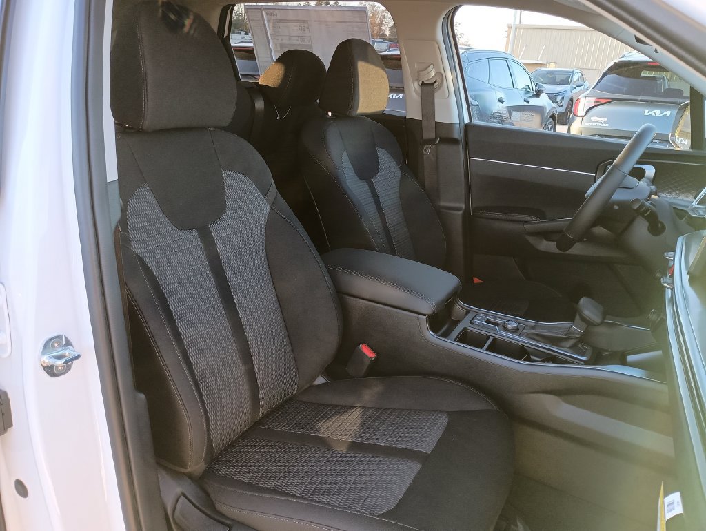 Used 2026 Kia Sorento LX FWD image 31